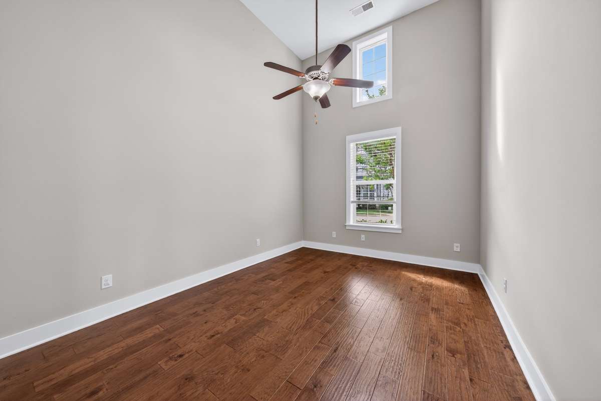The private office features high ceilings and abundant natural light, with the flexibility to be easily transformed into a quiet library or reading room.