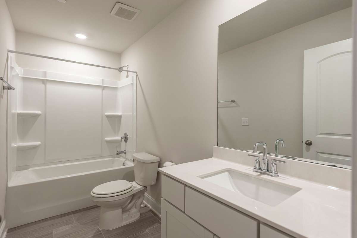 Secondary upstairs full bathroom