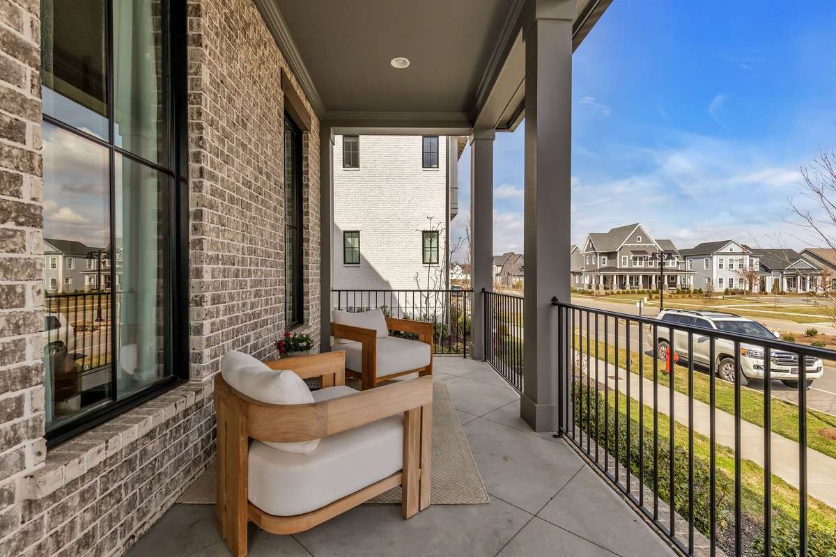 Stephens Valley is a premiere community featuring swim and raquet club, sidewalk, sports court, playground and  so much more! Shopping and restaurants coming soon to this one of a kind neighborhood in the area!