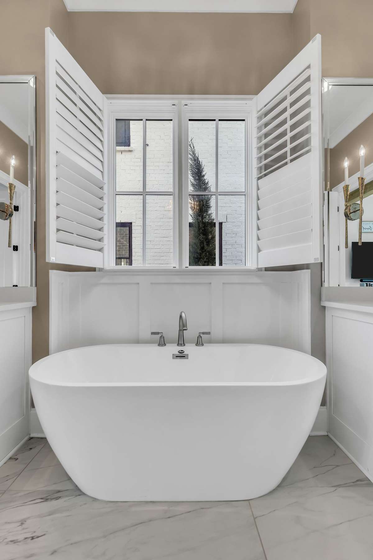 Soaking tub