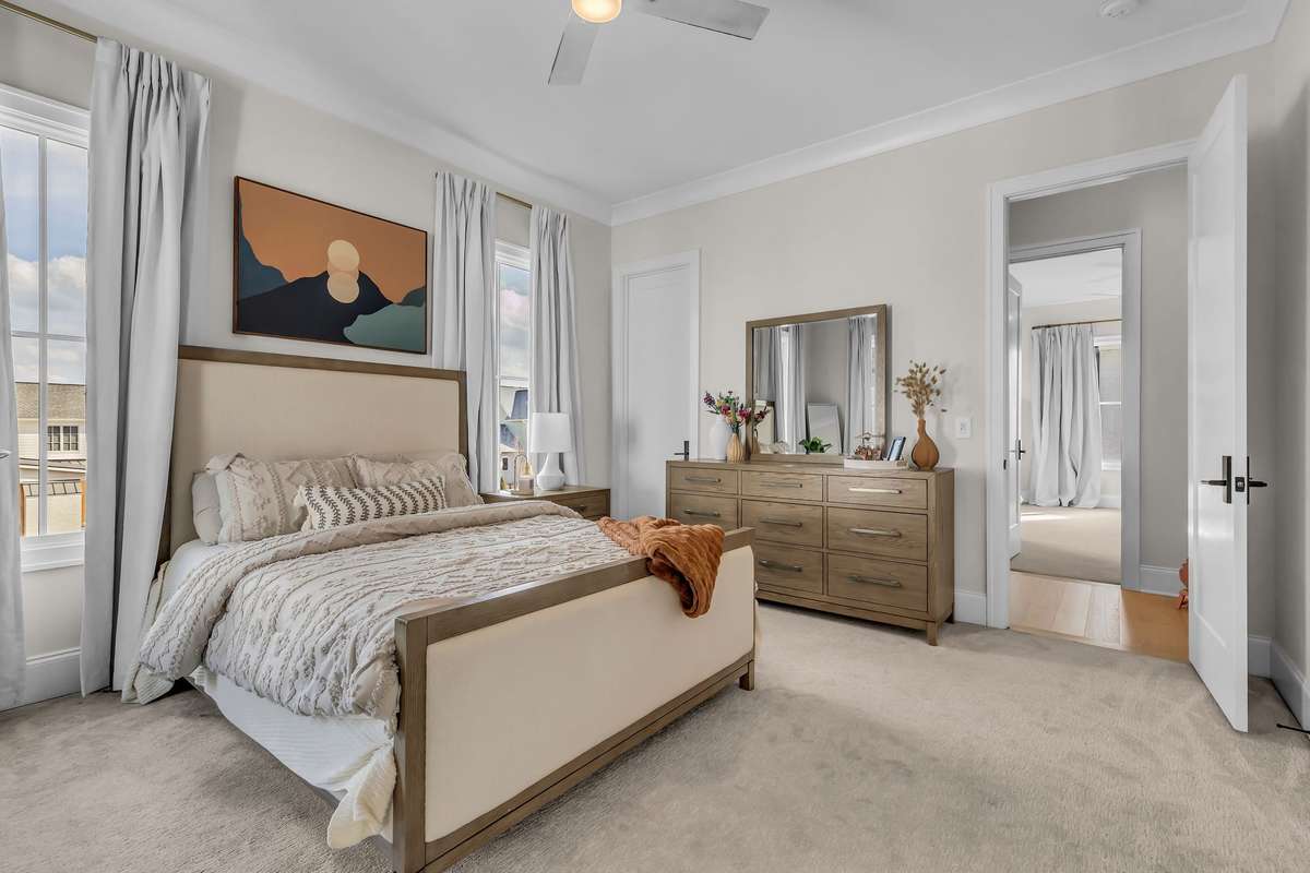 Upstairs Bedroom- wonderful light and spacious closet