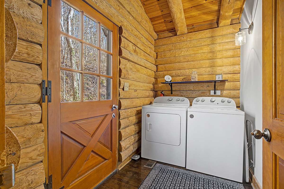 Walk-in laundry room w/storage space