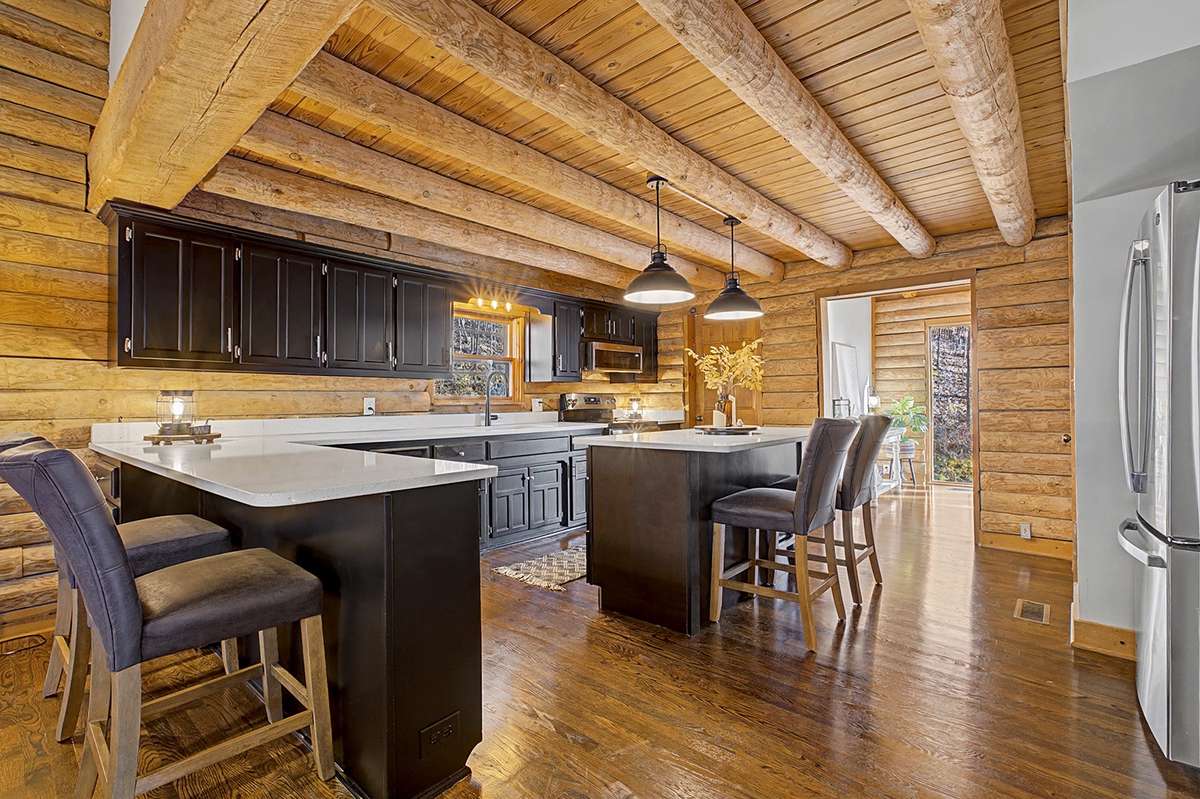 Fully renovated kitchen w/all the modern features