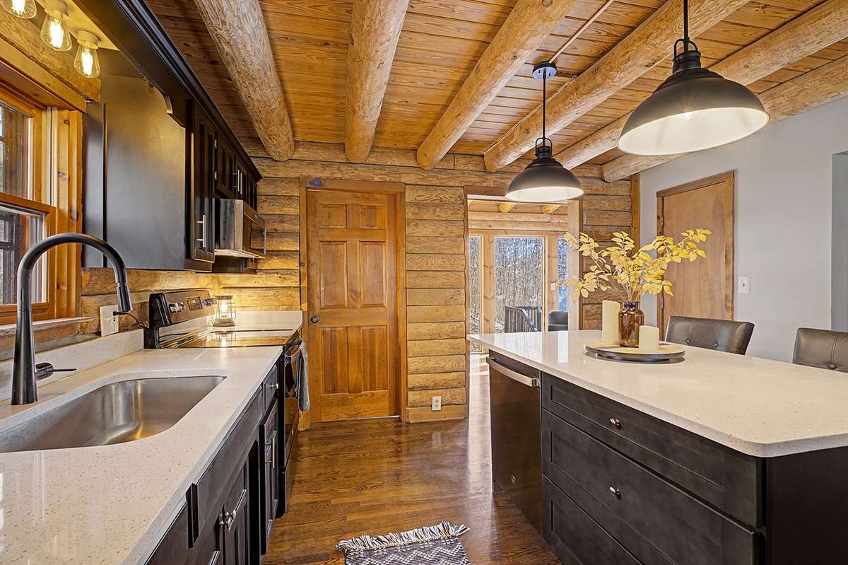 Quartz countertops & new cabinets