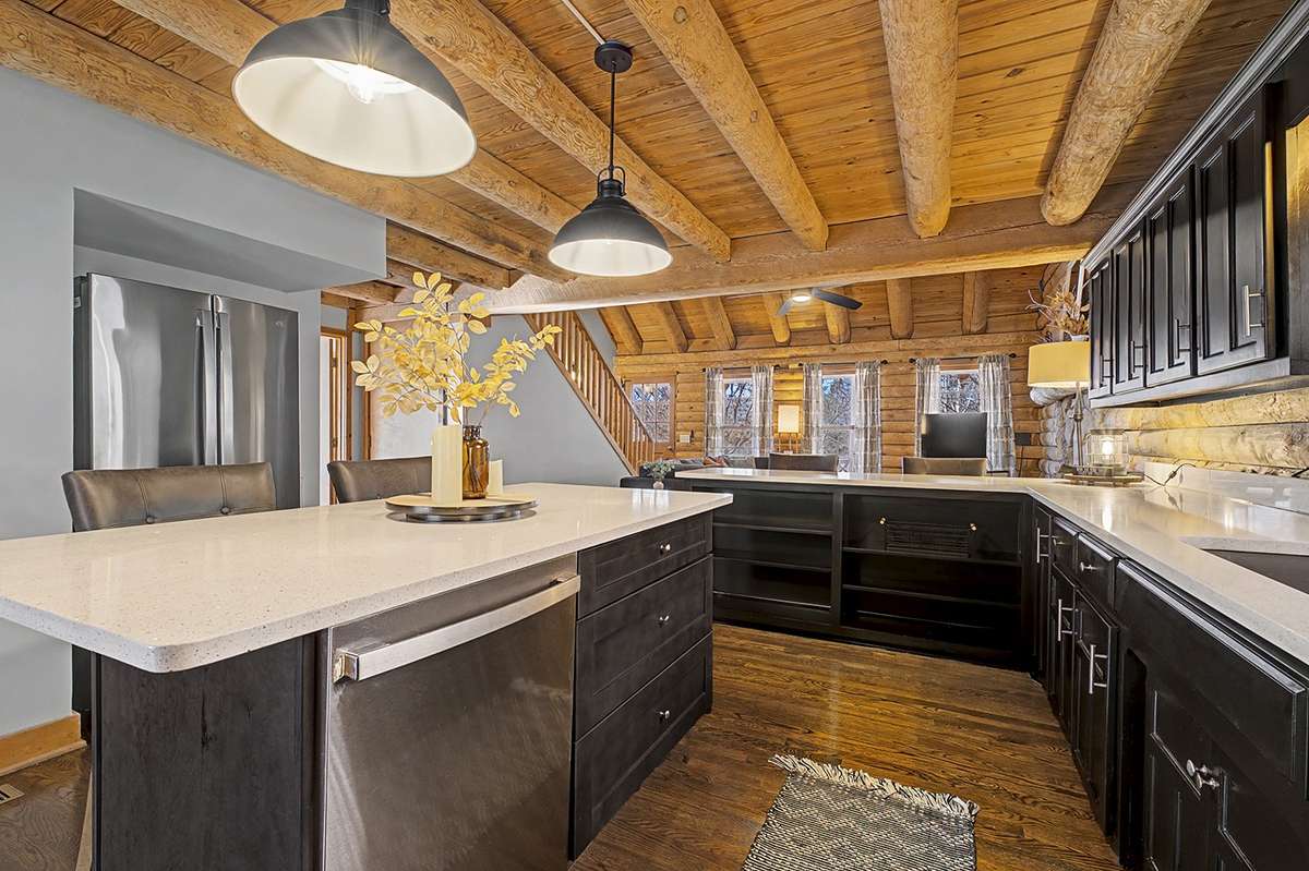 Stainless steel appliances, tons of cabinet space