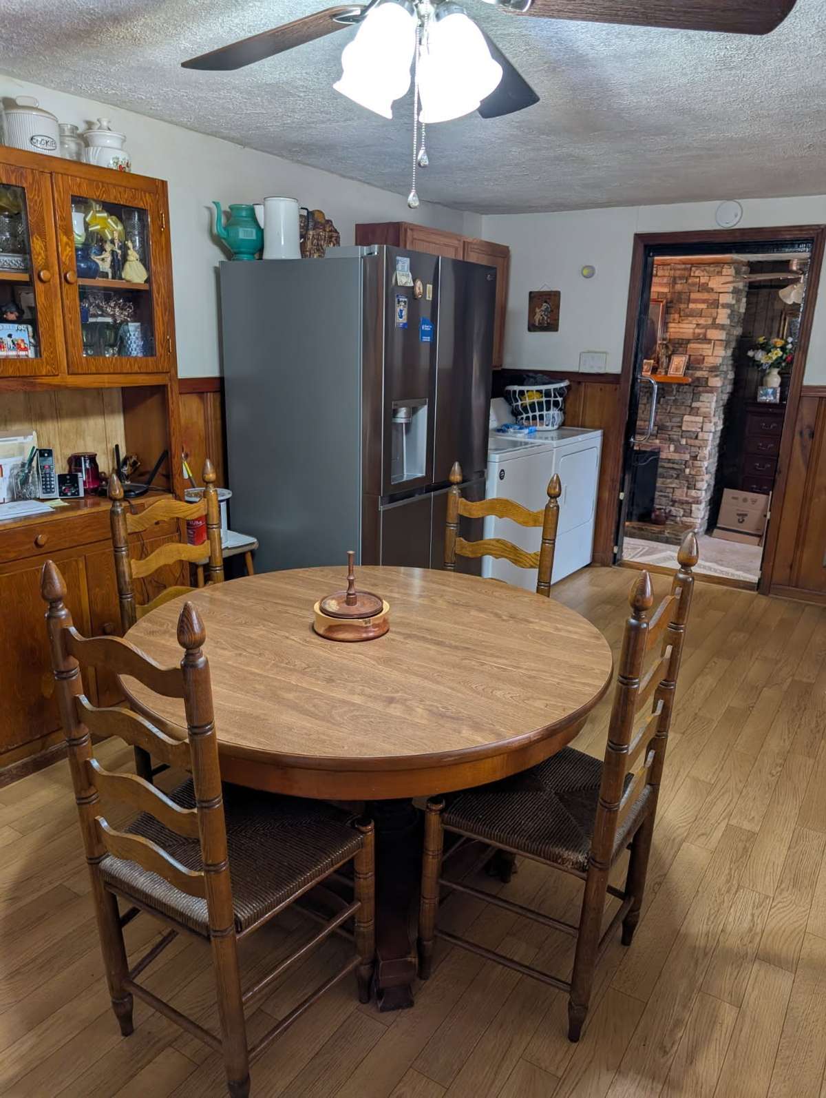 Another view of the kitchen.