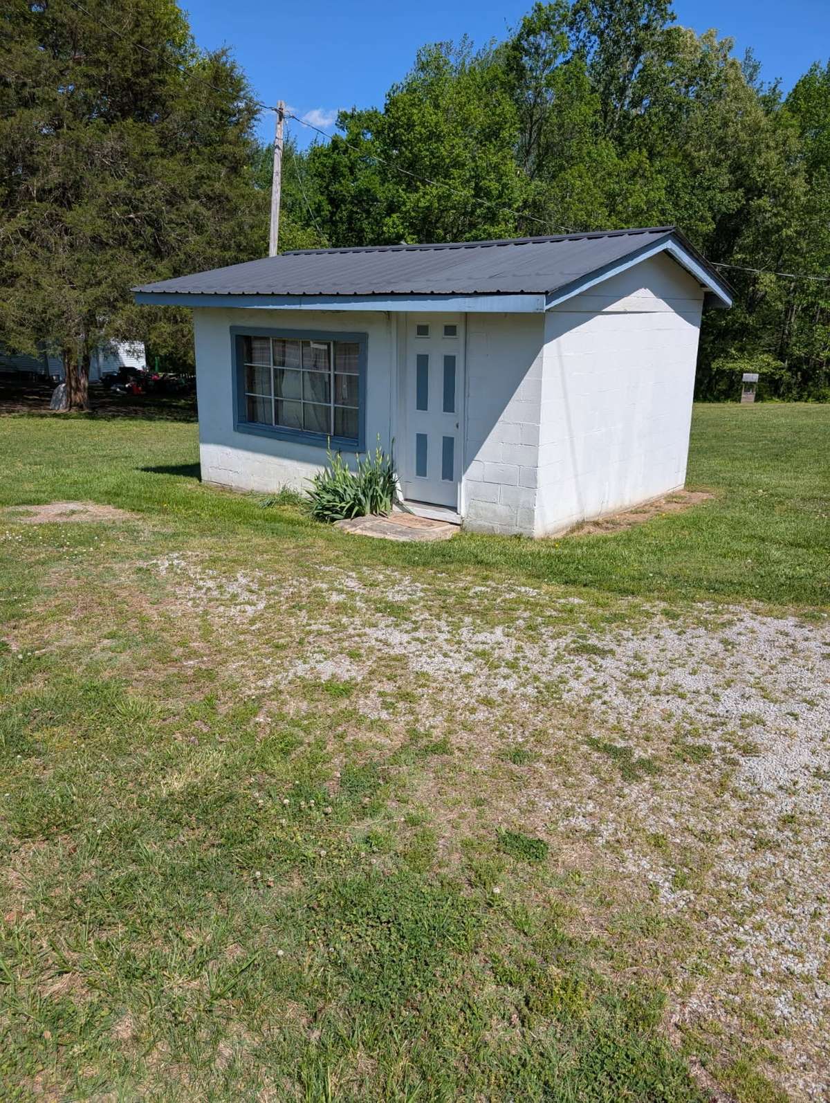 Building was a beauty salon. Commercial opportunity.