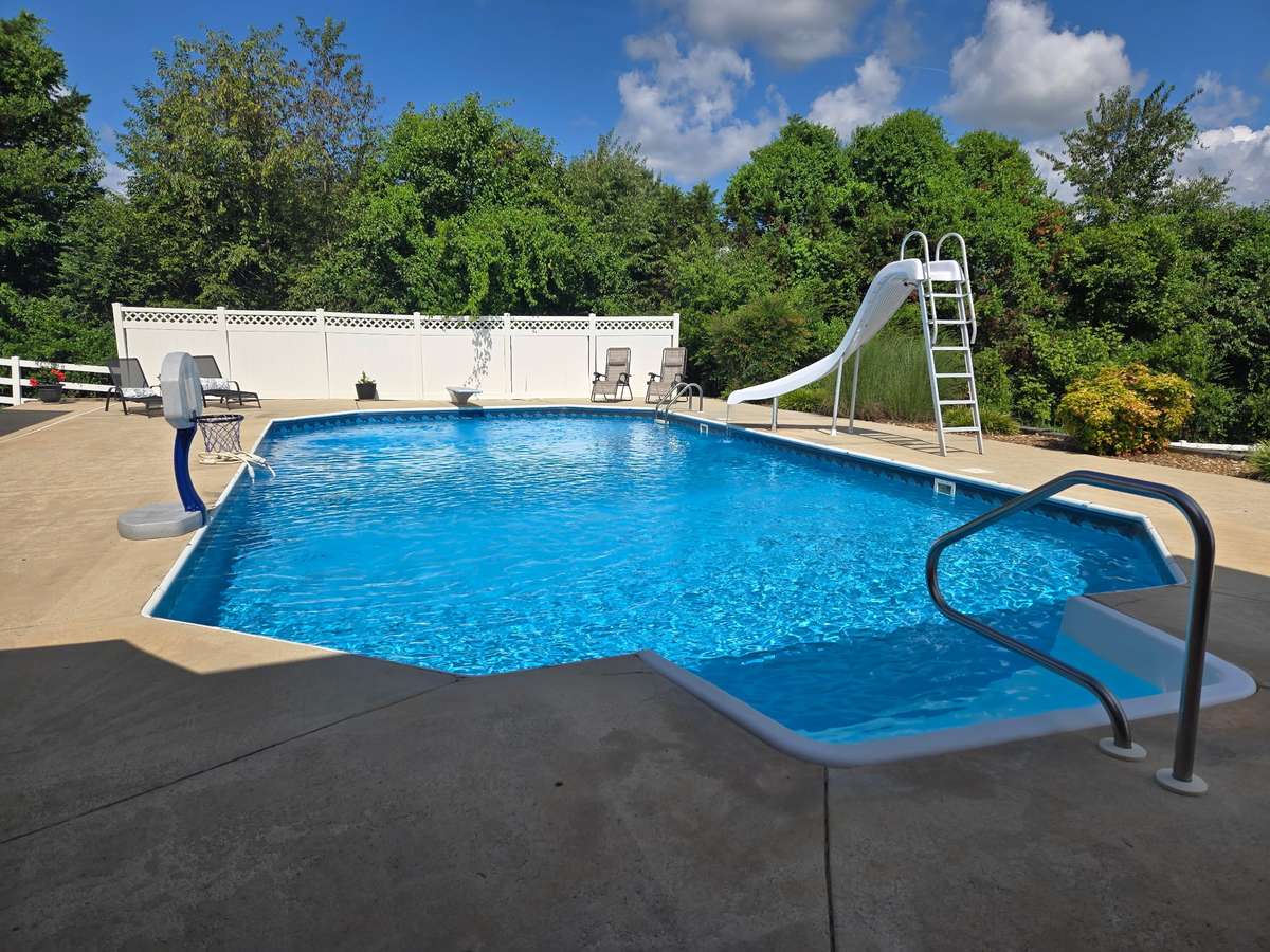 Beautiful, Grecian style chlorine pool.
