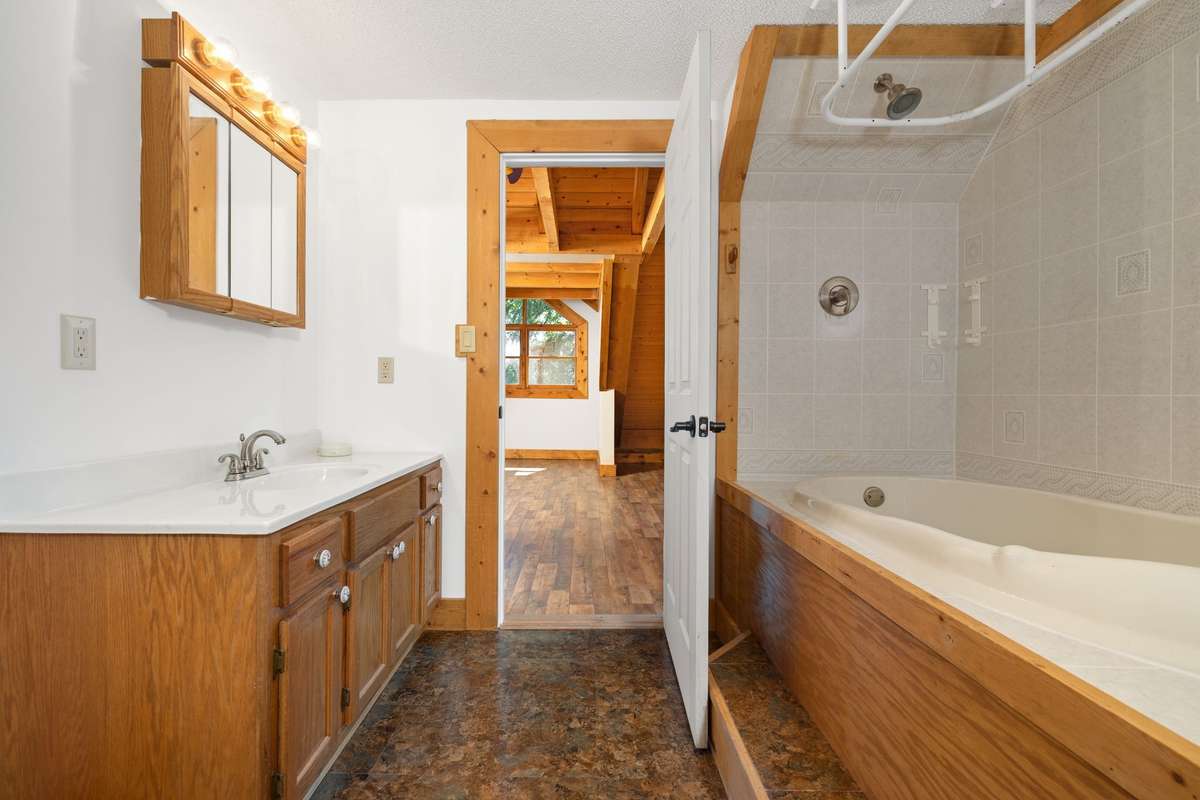 Attached full bath with jetted tub -
