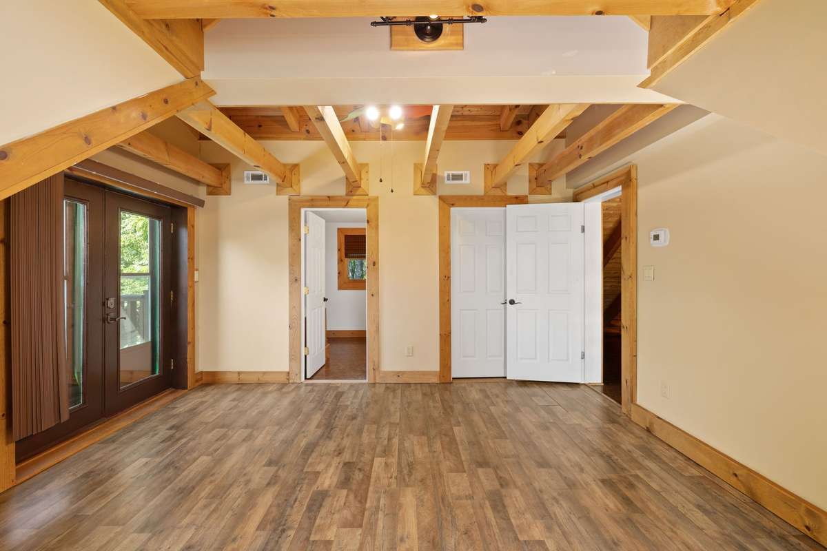 Upstairs bedroom #3 with attached full bath with jetted tub - balcony overlooks Center Hill Lake