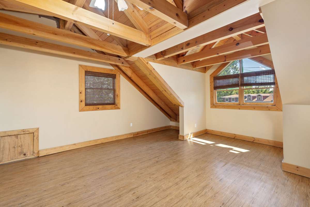 Upstairs bedroom #2 with attached full bathroom with jetted tub and a stunning lake view of Center Hill Lake