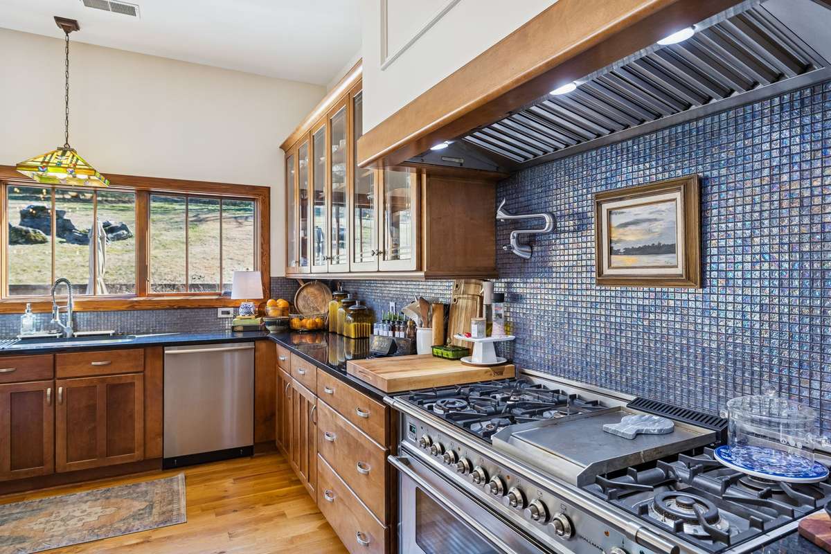 This Hallmark propane 7 burner gas range with two ovens is amazing!