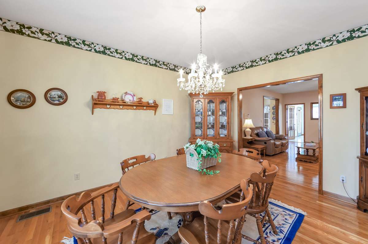 Breakfast area in kitchen