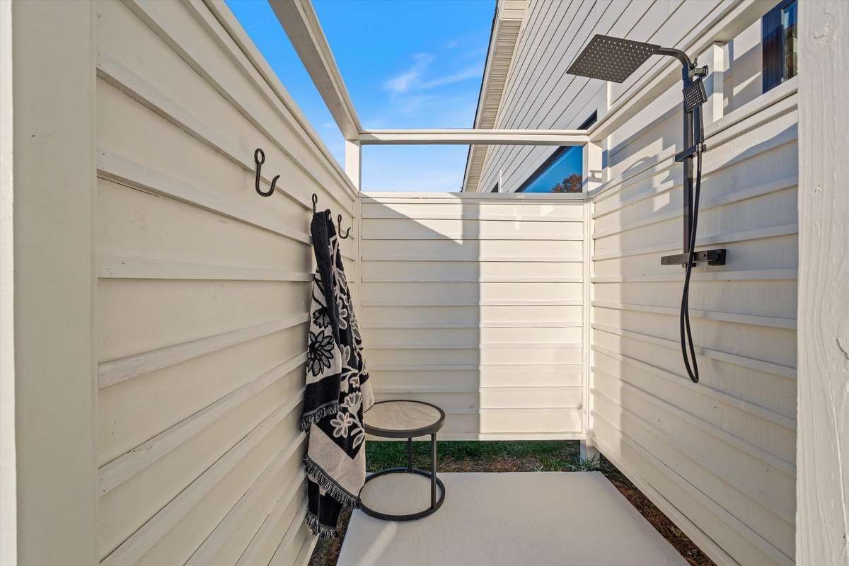 Outdoor shower attached to Entertainment house