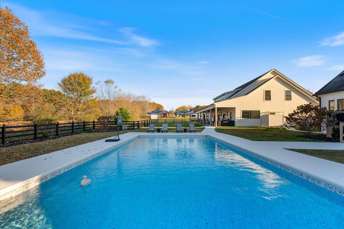 20x40 pool with chlorinator