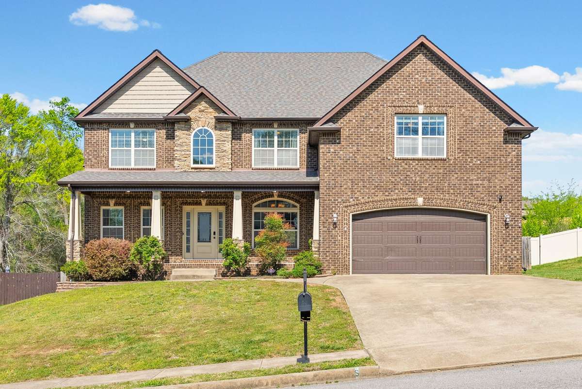 Welcome home to 3148 Timberdale Drive!
