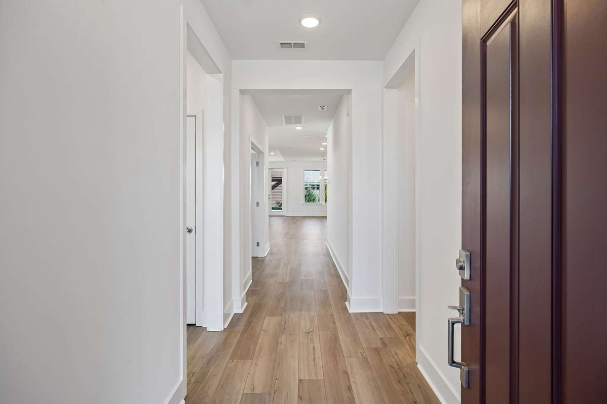 Open/Wide Foyer