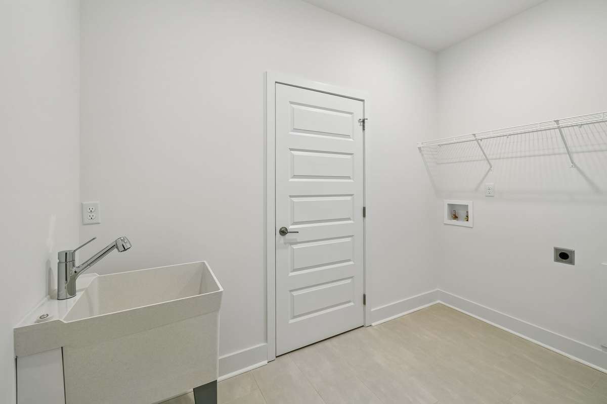 Oversized Laundry - Room to 'customize'