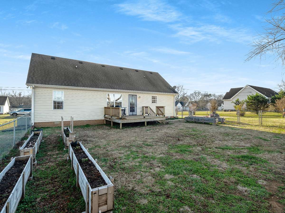 Great fenced back yard.