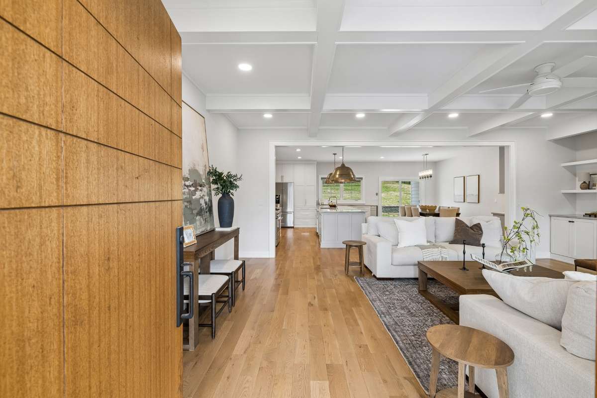 Inviting entry into the great room which features beautiful sand and finish hardwood floors and seamlessly flows into the kitchen.