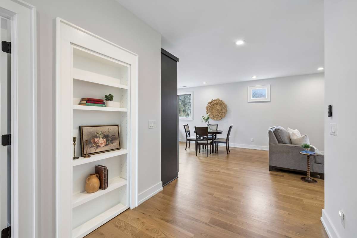 Upstairs, you will find 2 oversized guest bedrooms with en suites and walk-in closets, as well as a den/office that can easily be reworked as a 5th bedroom.