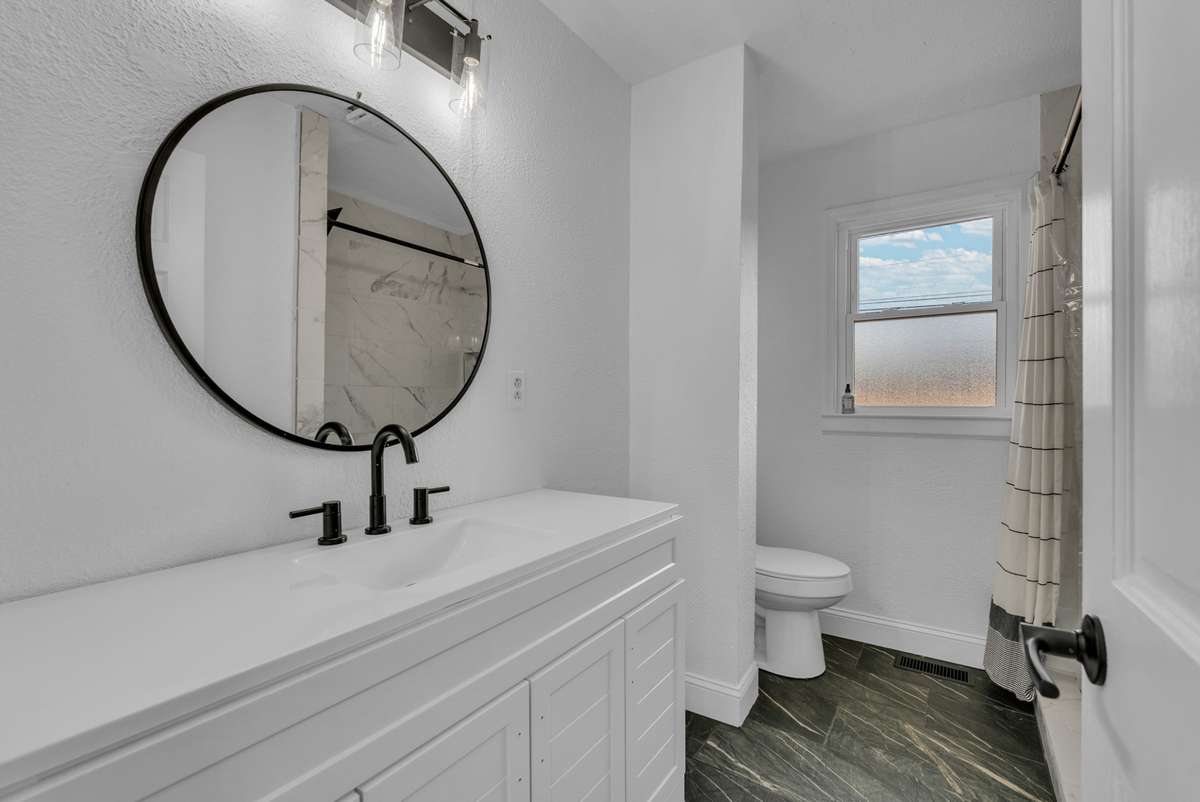 Full Bathroom