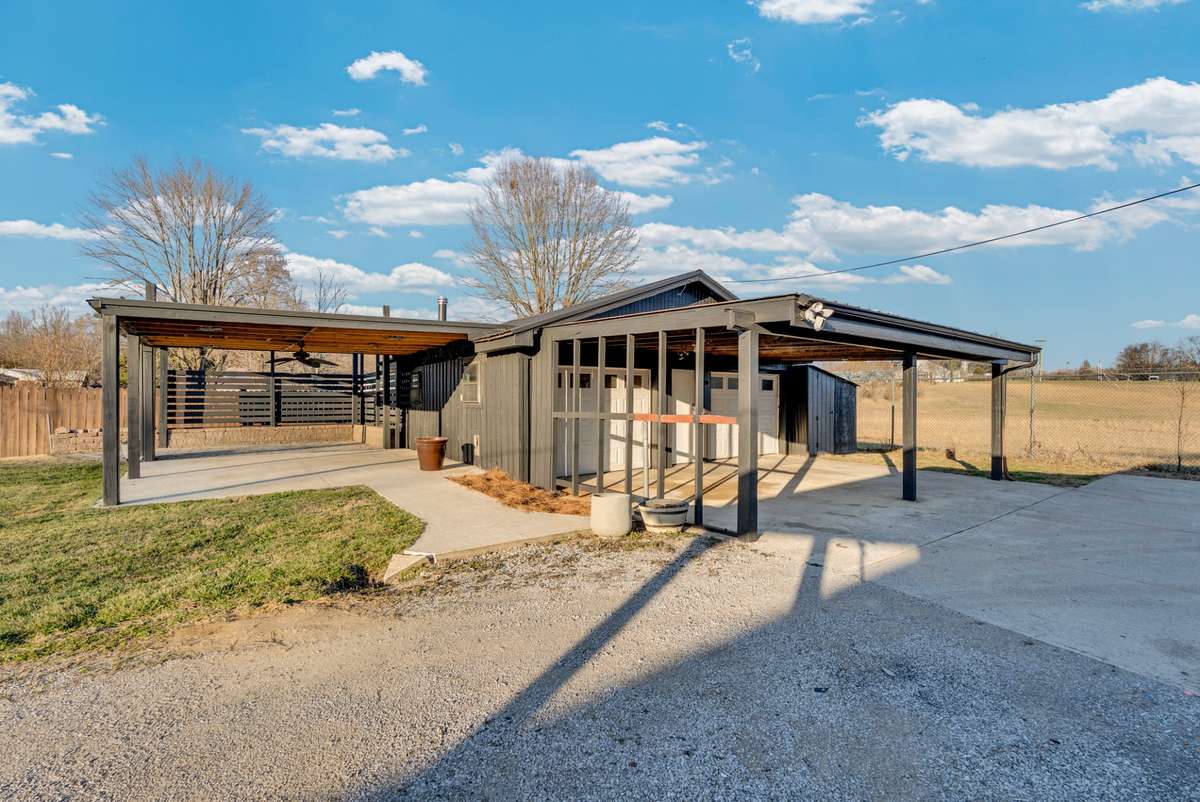 Detached 2 car garage/workshop