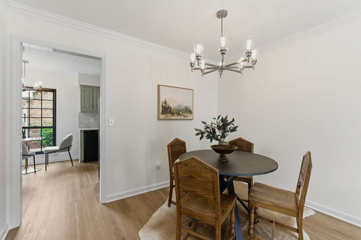 A townhouse with a proper dining room!