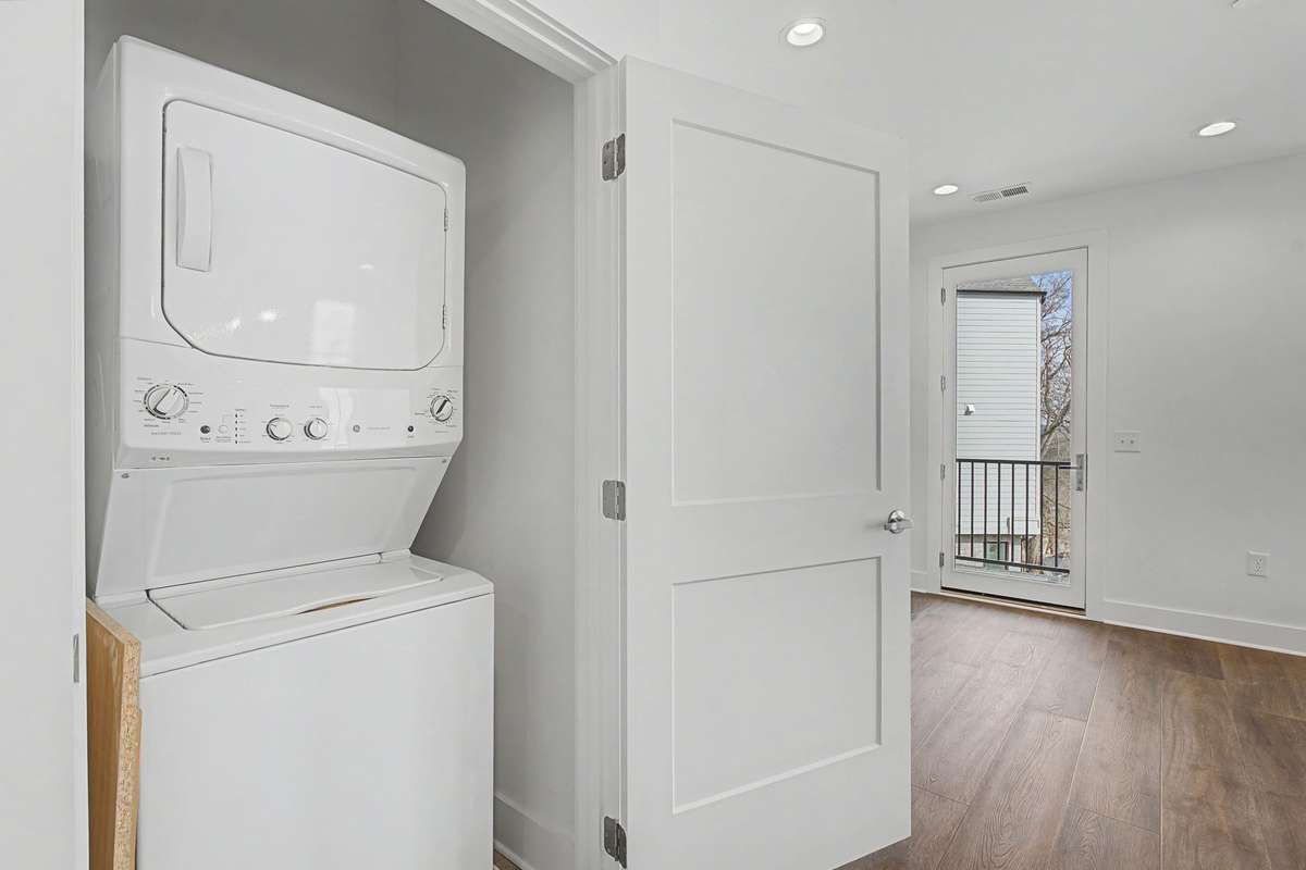 Washer and Dryer included!