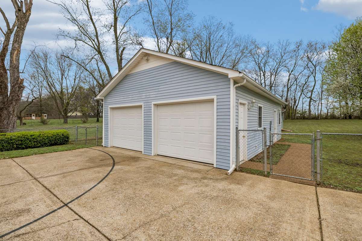 Detached 2 Car Garage