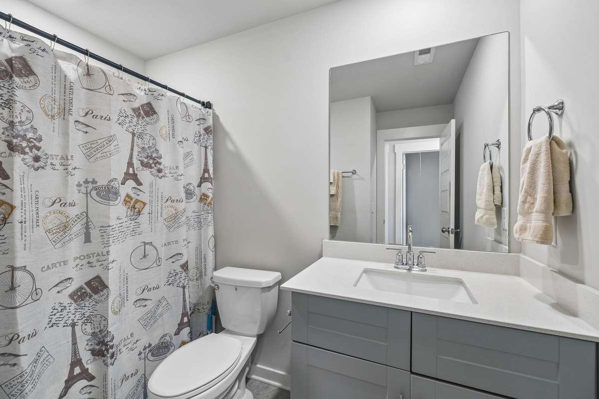Upstairs full bathroom