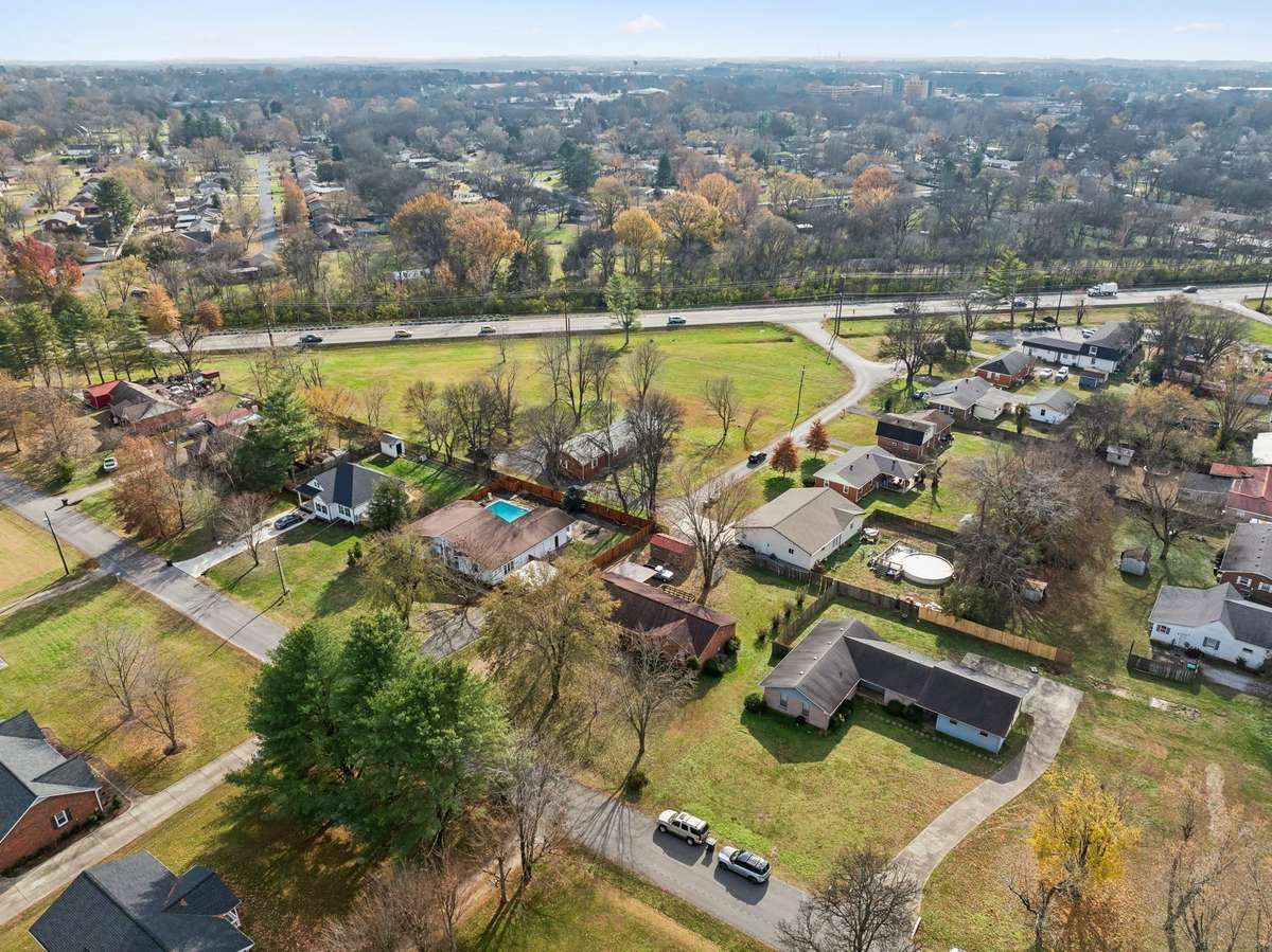 Proximity to Gallatin’s amenities and ease of access.