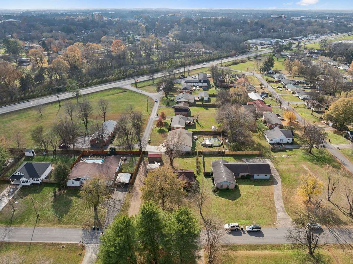 Bird’s eye view of Gallatin surroundings and community feel.