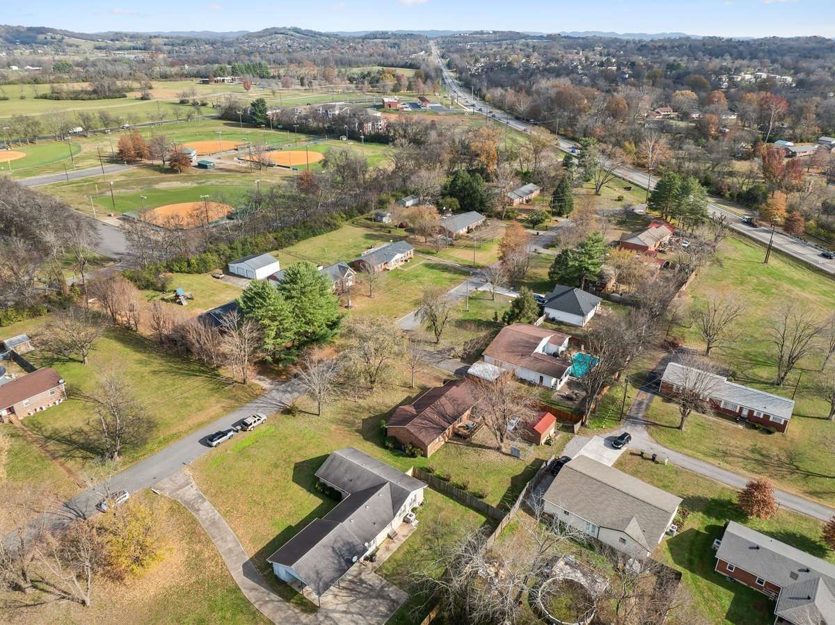 Proximity to Gallatin’s amenities and ease of access.