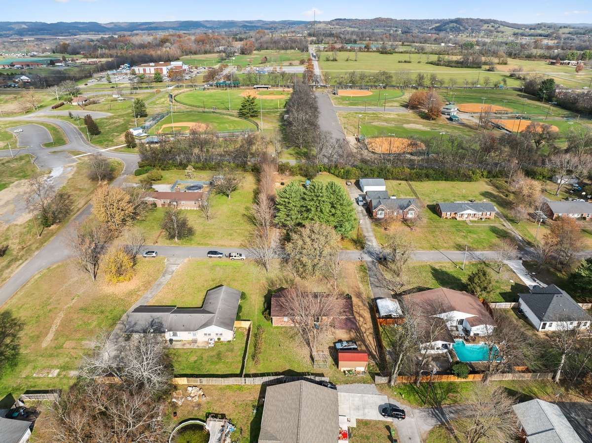 Proximity to Gallatin’s amenities and ease of access.