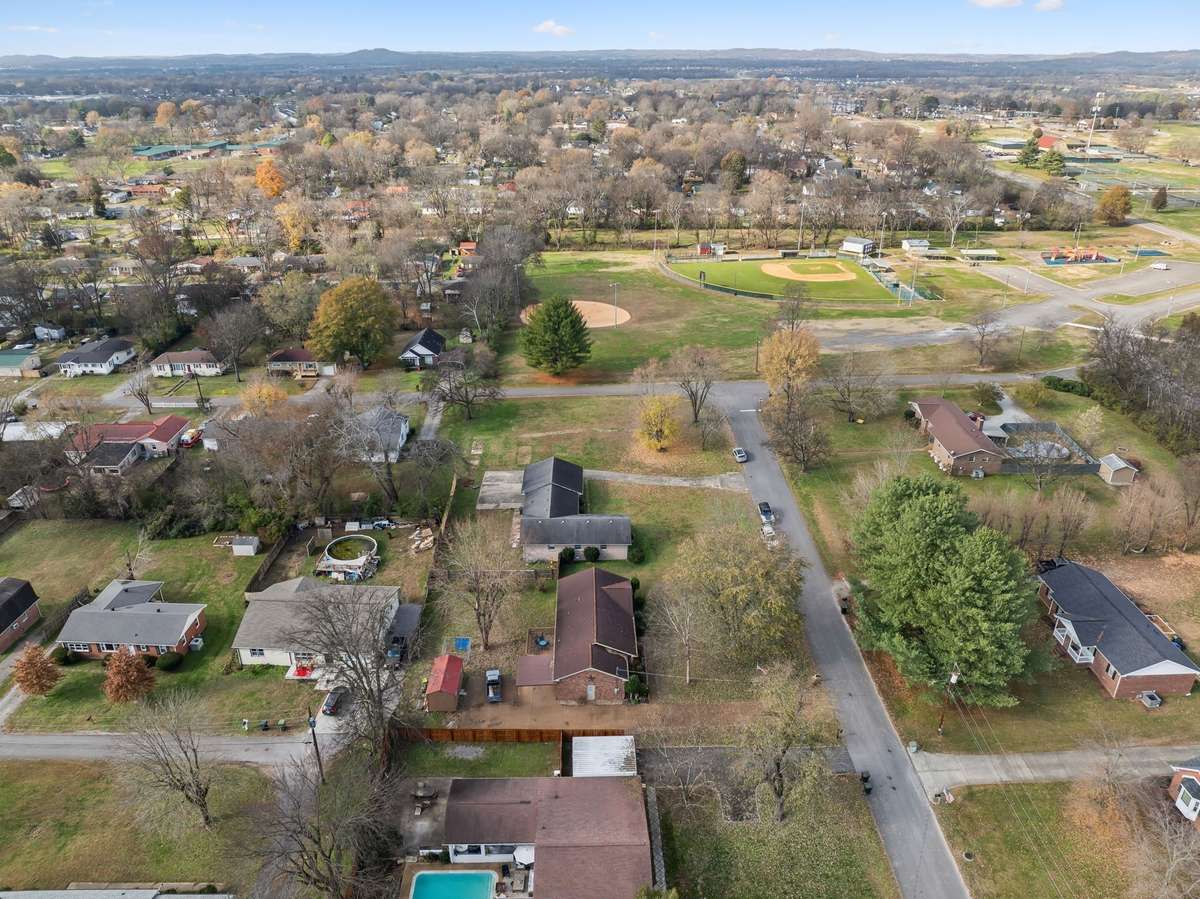 Proximity to Gallatin’s amenities and ease of access.