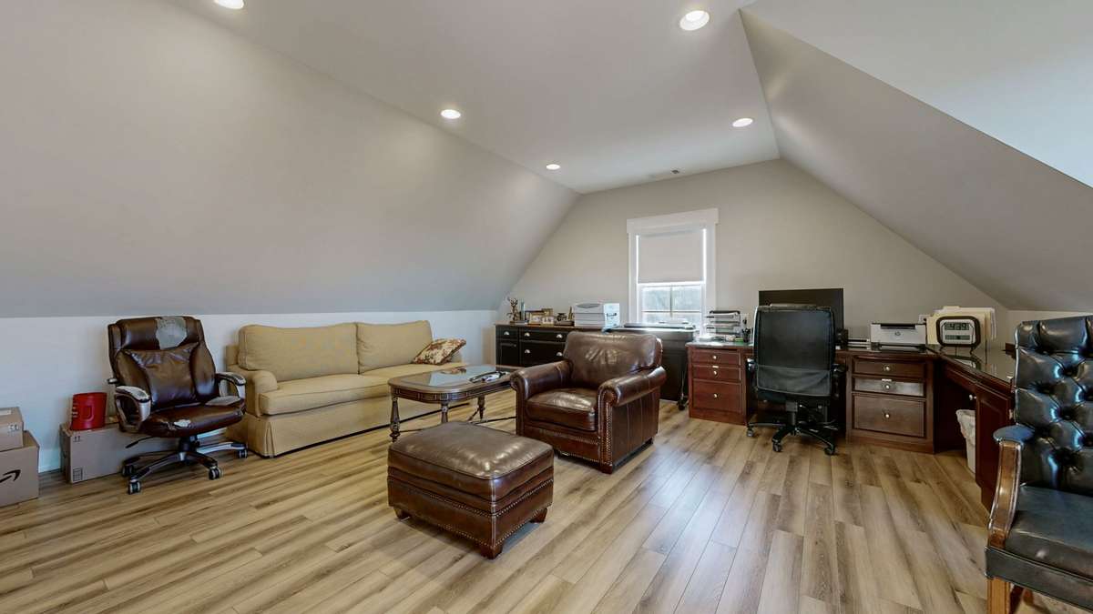 Flex room can be 4th bedroom or bonus room!