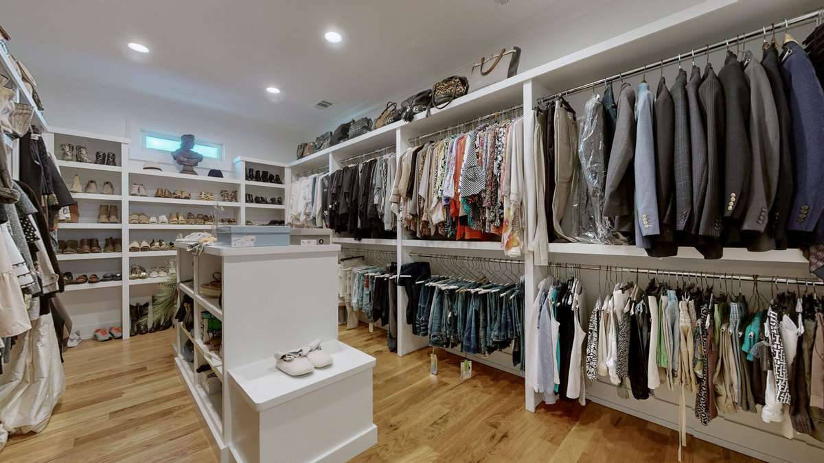 Custom closet that dreams are made of!