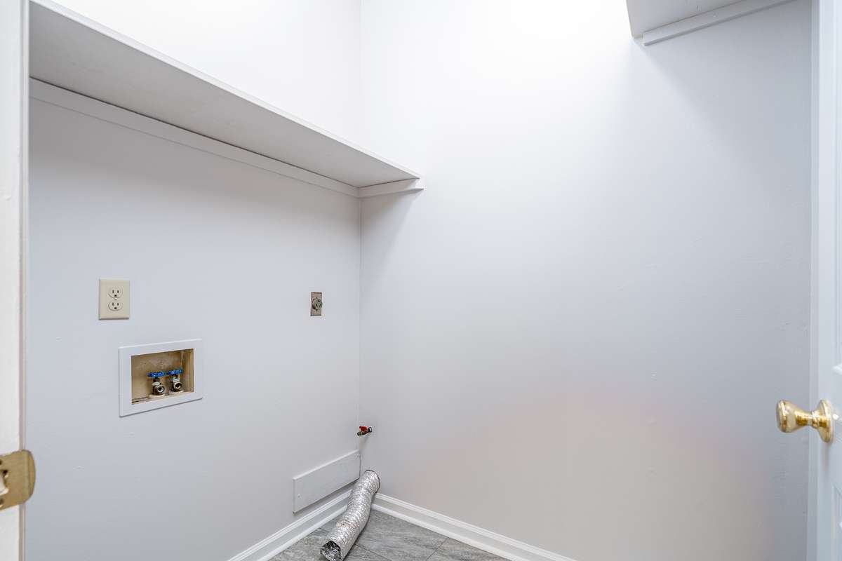 Spacious Laundry Room with new floorig