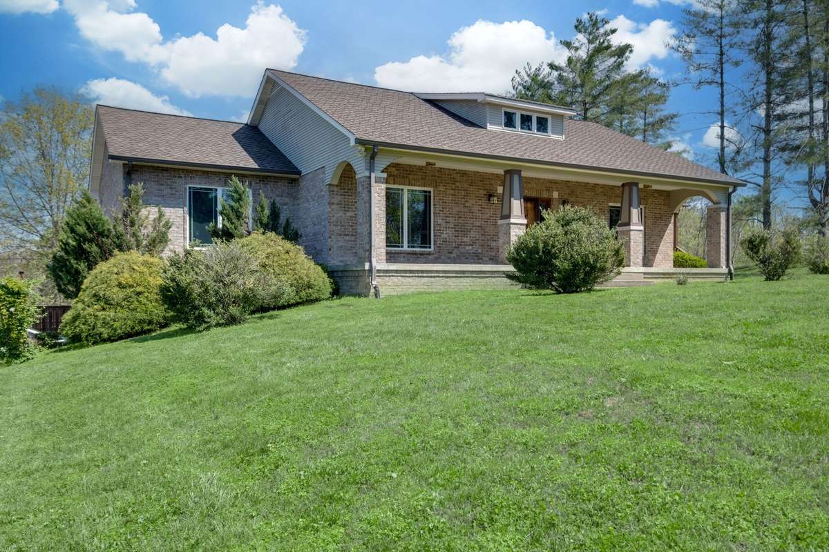 **Southern Living Curb Appeal**
NOTE: Green Grass Edits on Exterior Photos