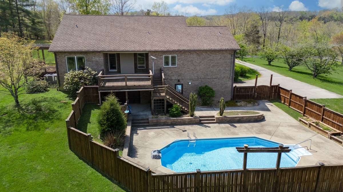 NOTE: Green Grass Edits on Exterior Photos