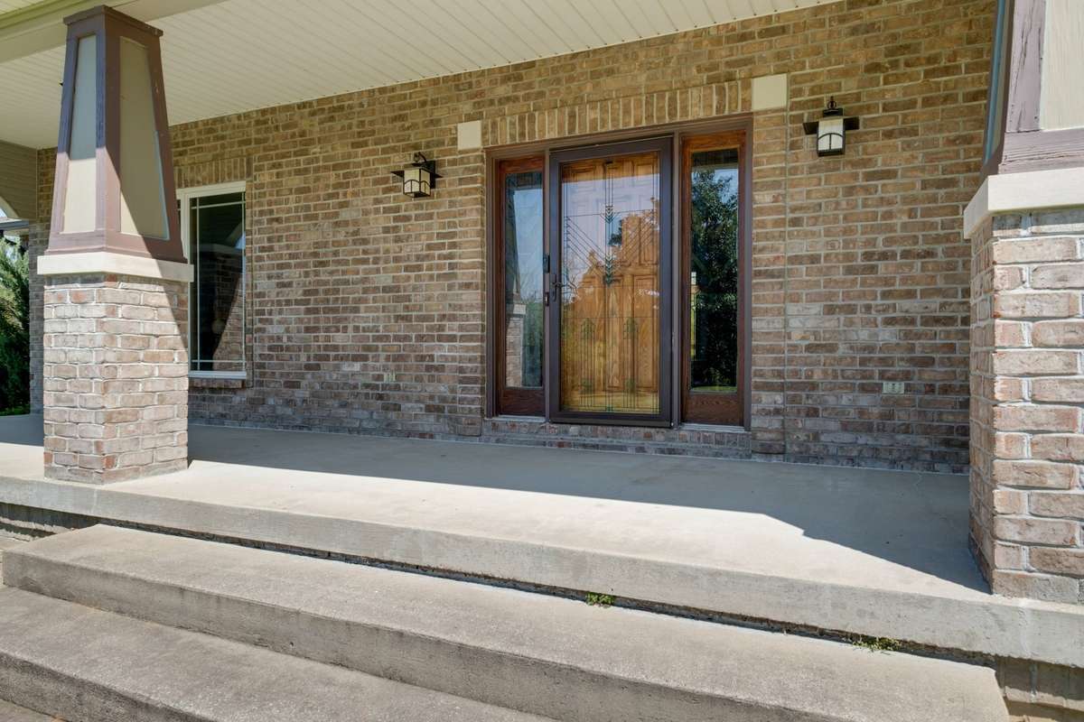 **HOT SELLING LOCATION THAT IS A DREAM FOR NASHVILLE/FRANKLIN COMMUTERS**