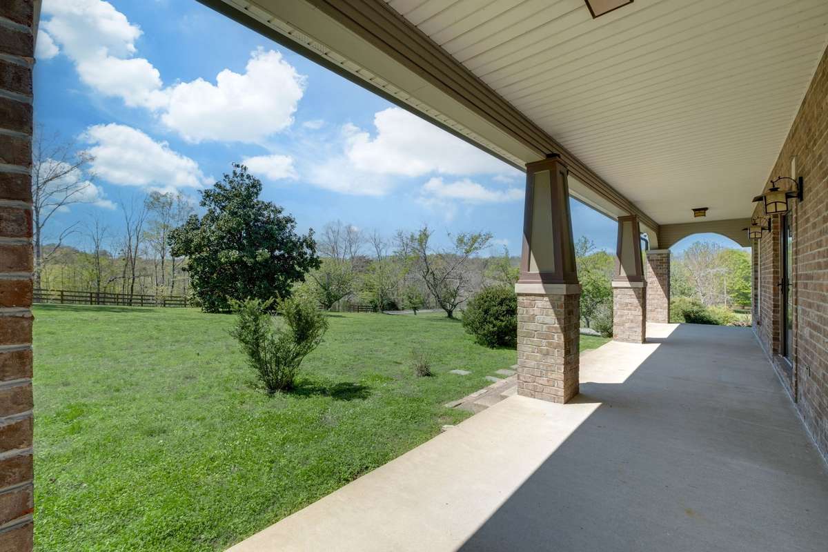 **Hot Selling Location just off Williamson County Line Road @ Exit 196**
NOTE: Green Grass Edits on Exterior Photos