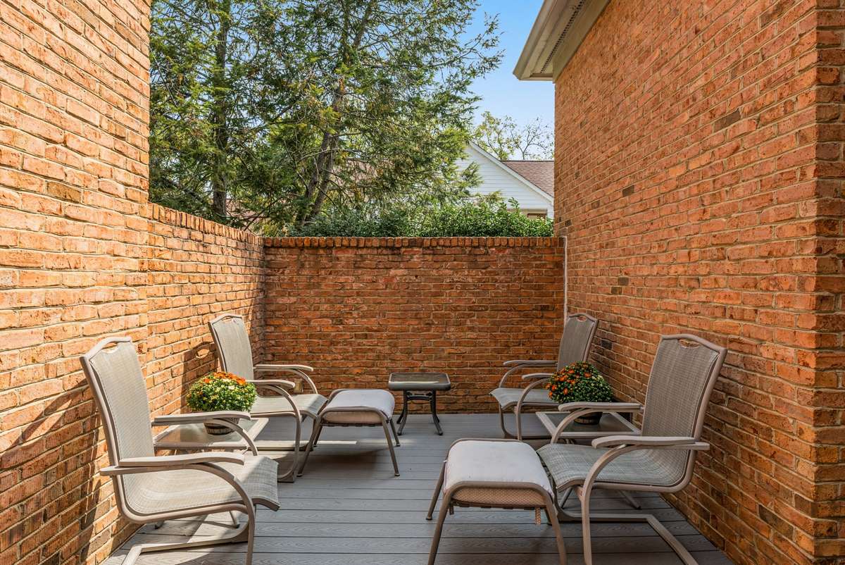 Private Enclosed Porch
