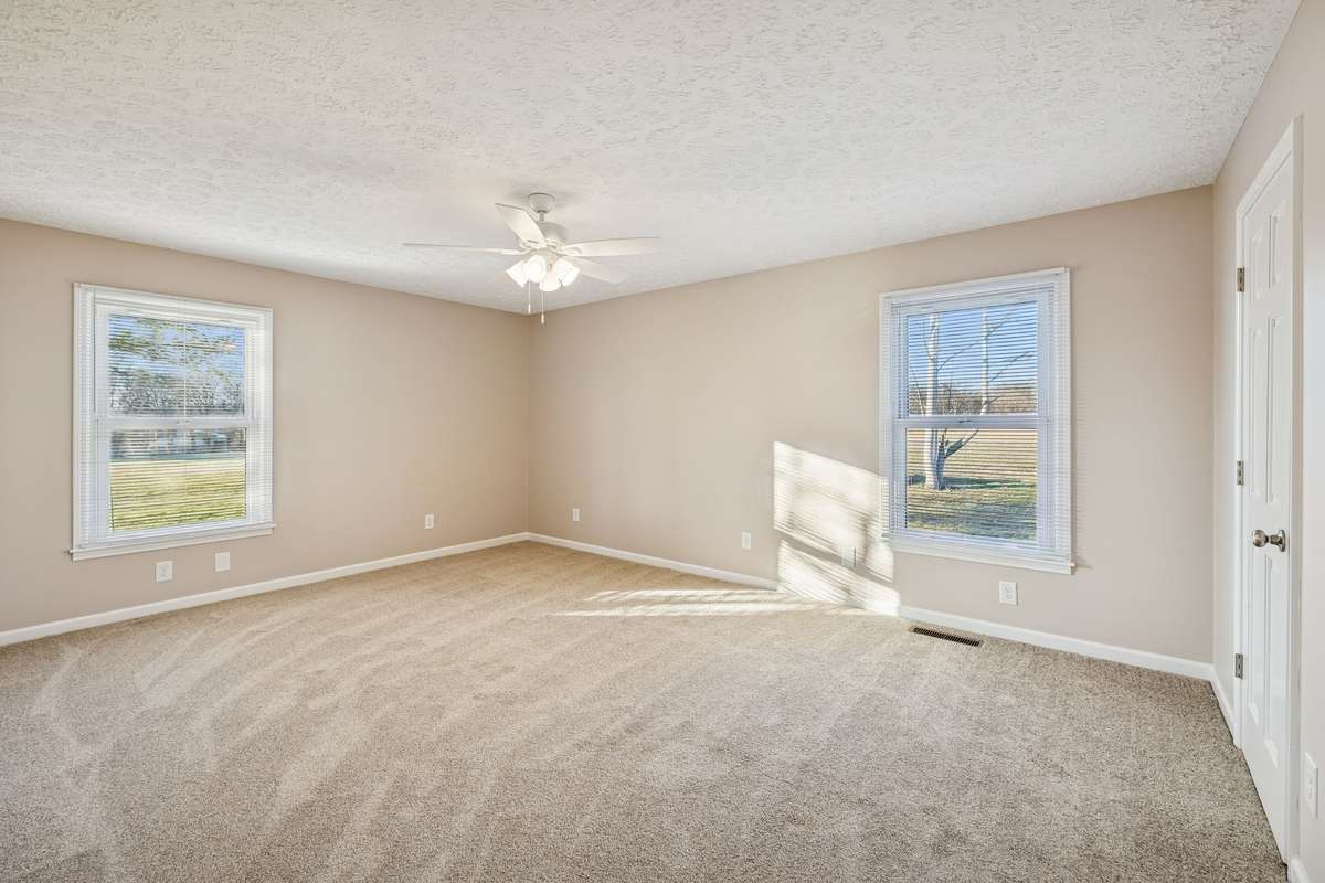 Second bedroom...