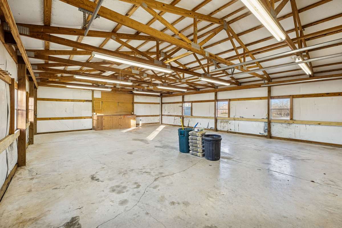 Spacious workshop ideal for equipment, hobbies, or storage
