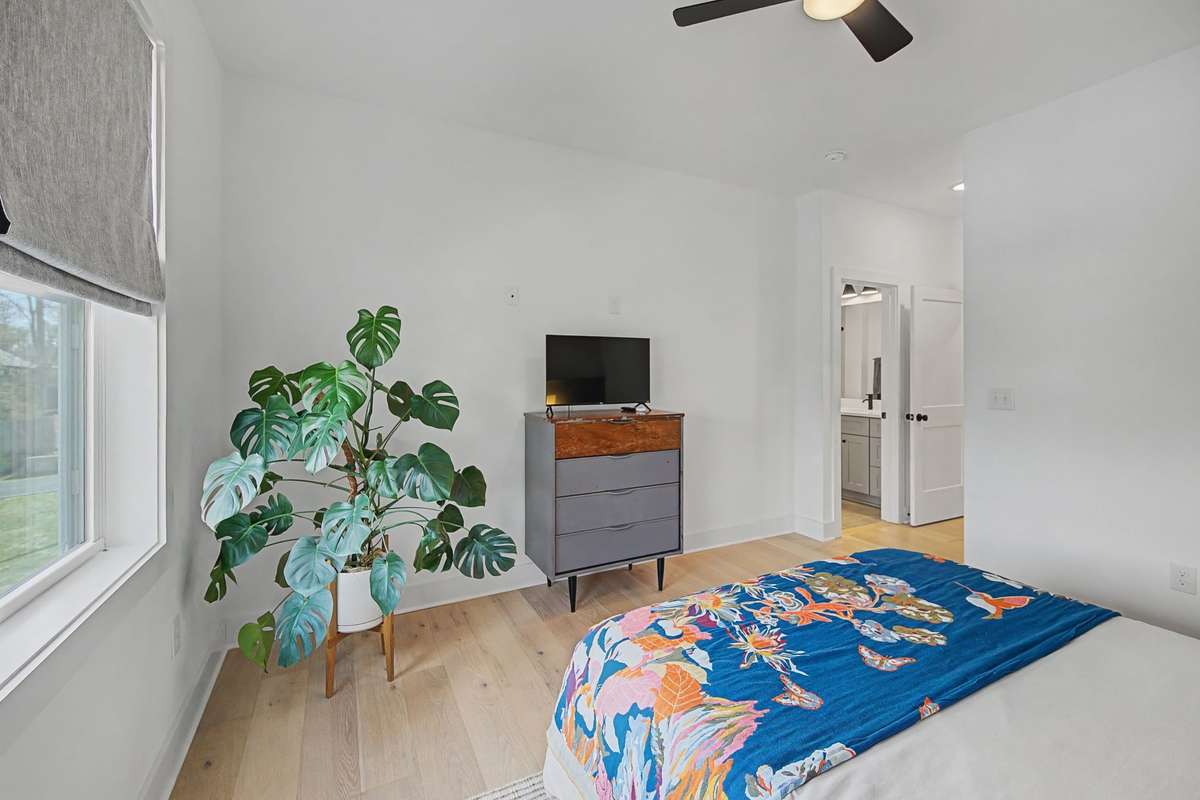 Bright and Relaxing Bedroom that Works Well for Kids or Guests