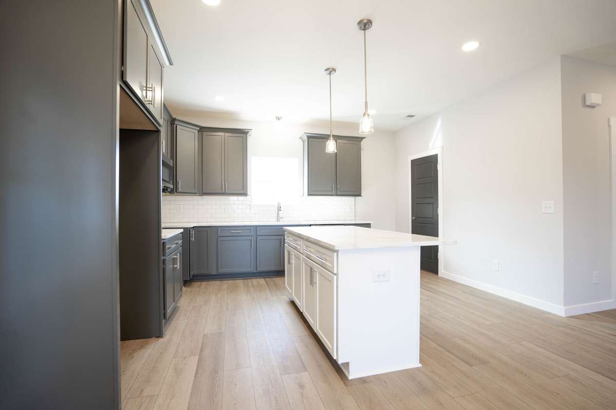Island / breakfast bar with extra cabinet space
