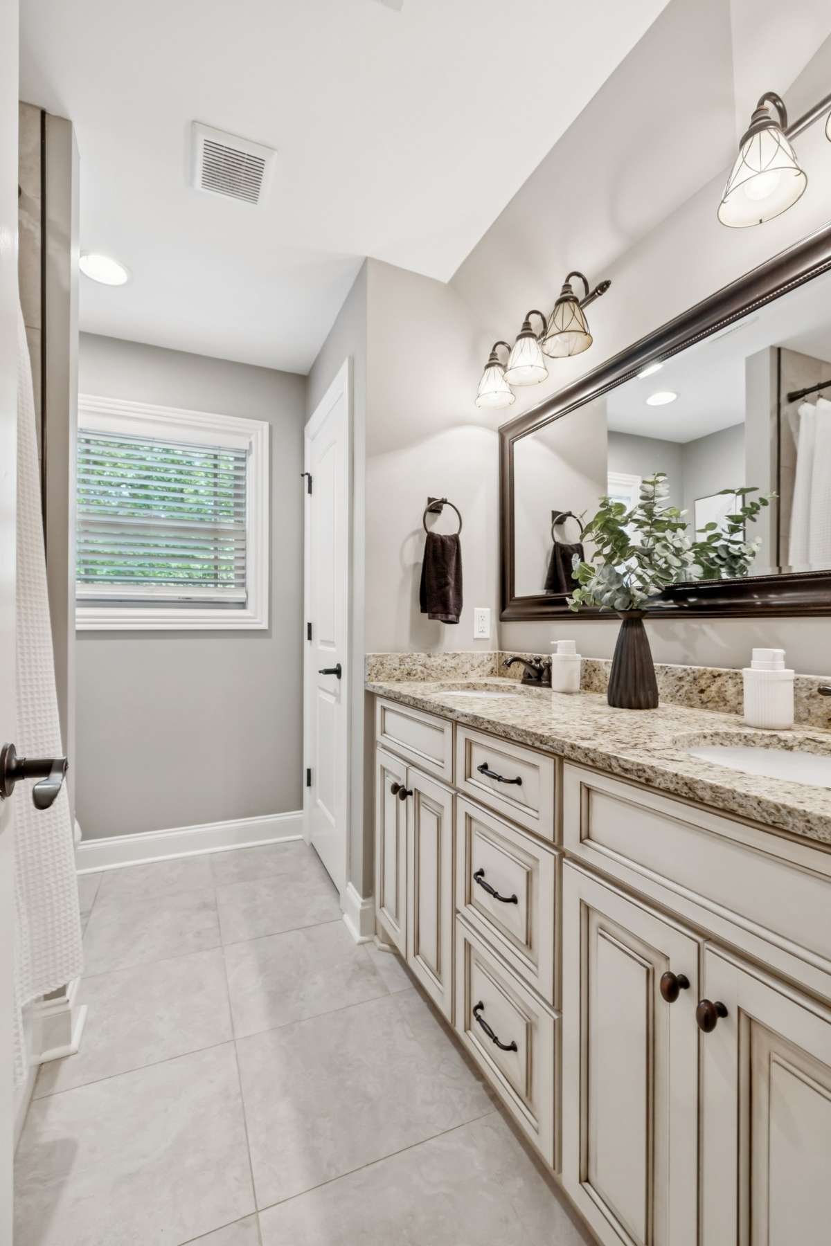 Full double vanity bathroom upstairs!