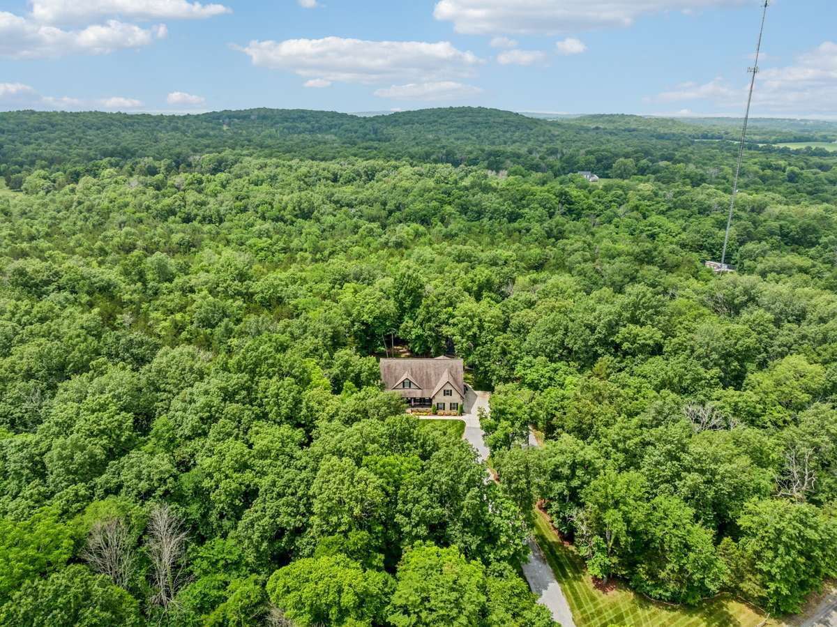 Secluded, yet only 10 minutes away from town!